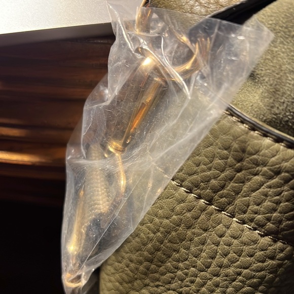 NWT-Mode Luxe-London mixed material, satchel color olive. - Picture 5 of 7